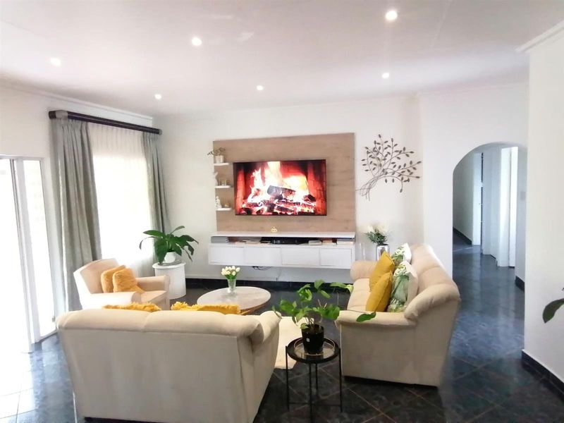 Shelly Beach. Stunning, Nice And Airy Family Home - Photo 9