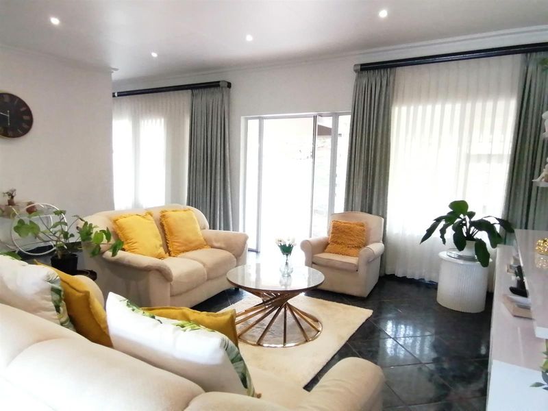 Shelly Beach. Stunning, Nice And Airy Family Home - Photo 8