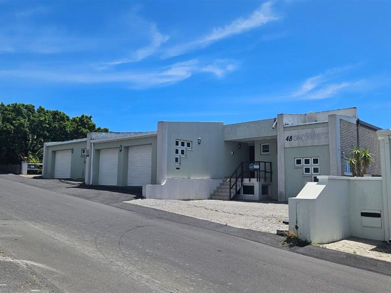 Jewel 11 Bedroom Guesthouse Overlooking Gordyn's bay - Amazing investment opportunity - Photo 2