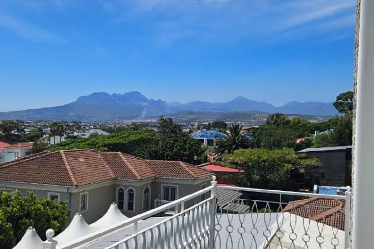 Jewel 11 Bedroom Guesthouse Overlooking Gordyn's bay - Amazing investment opportunity - Photo 5