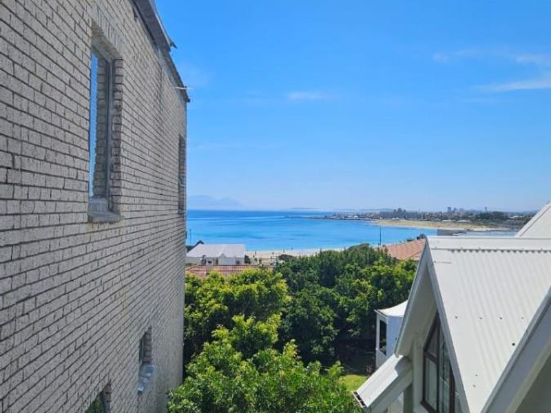Jewel 11 Bedroom Guesthouse Overlooking Gordyn's bay - Amazing investment opportunity - Photo 8
