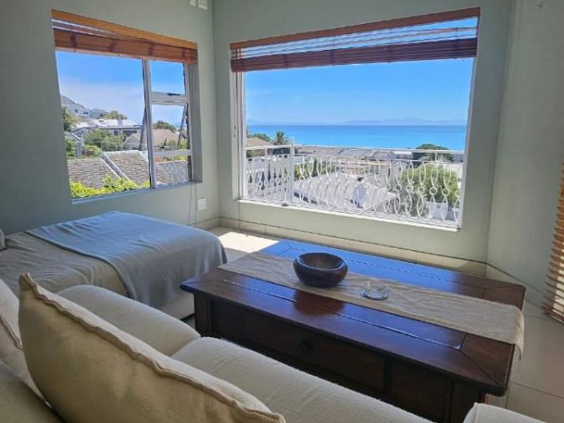 Jewel 11 Bedroom Guesthouse Overlooking Gordyn's bay - Amazing investment opportunity - Photo 4