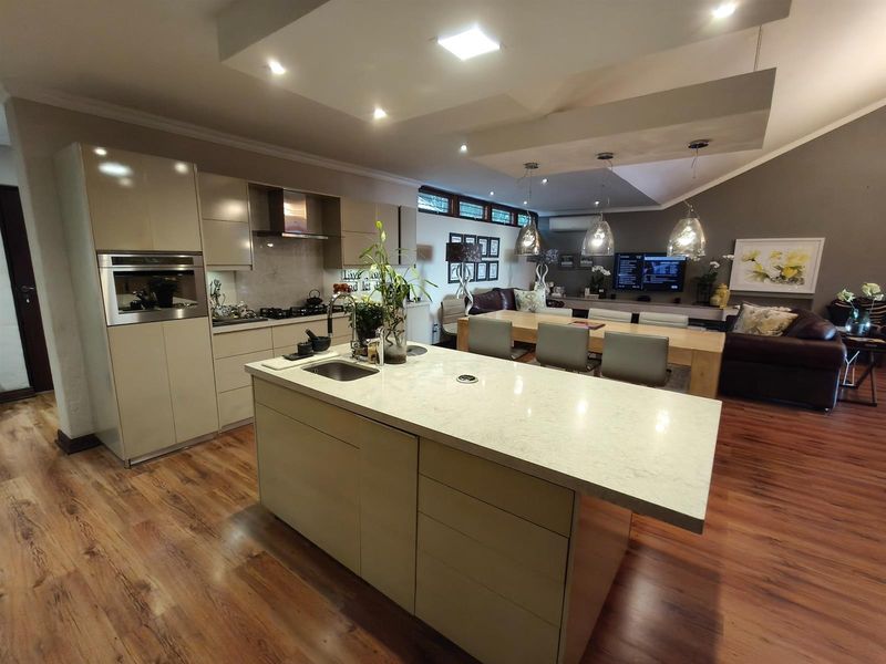 4 Bedroom house - Modern Lowveld Masterpiece with Outstanding Entertainment Spaces and Views - Photo 6