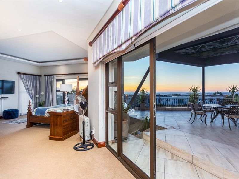 Exquisite Double Storey Residence on the largest erf in Baronetcy Estate - Photo 9