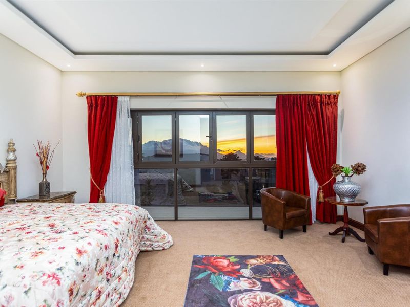 Exquisite Double Storey Residence on the largest erf in Baronetcy Estate - Photo 10