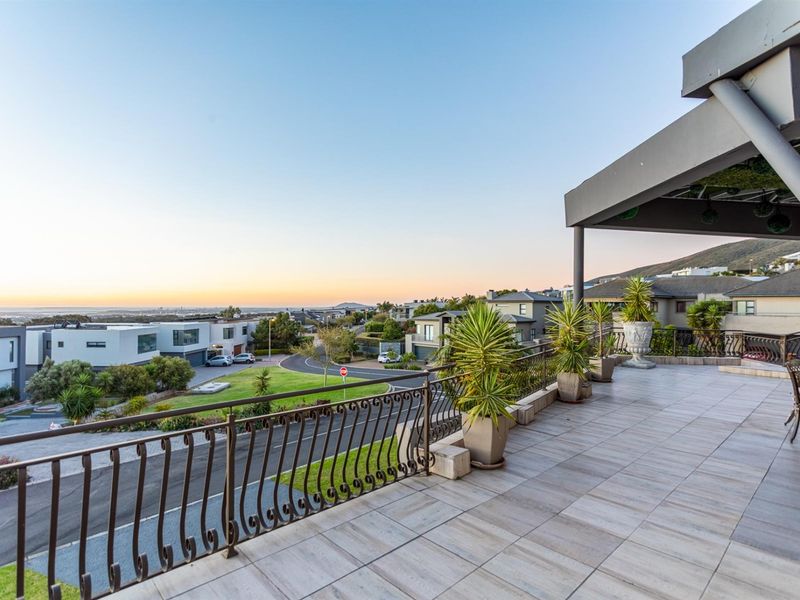 Exquisite Double Storey Residence on the largest erf in Baronetcy Estate - Photo 4