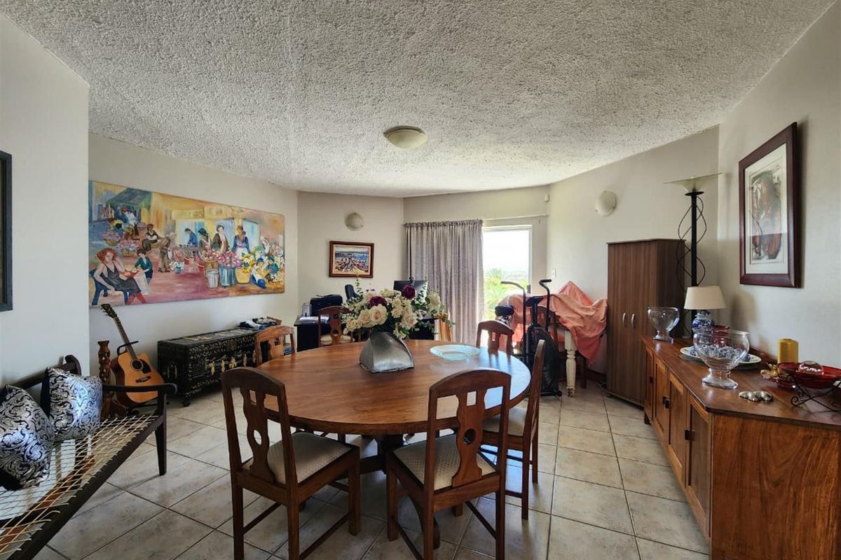 Prestigious 5-Bedroom Coastal Home Offering Elevated Luxury Living - Photo 5