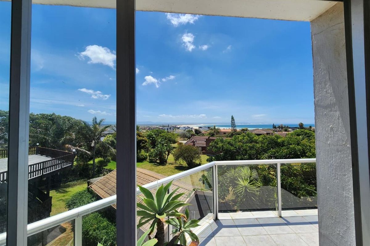 Prestigious 5-Bedroom Coastal Home Offering Elevated Luxury Living - Photo 3