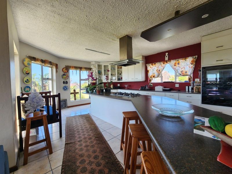 Prestigious 5-Bedroom Coastal Home Offering Elevated Luxury Living - Photo 9