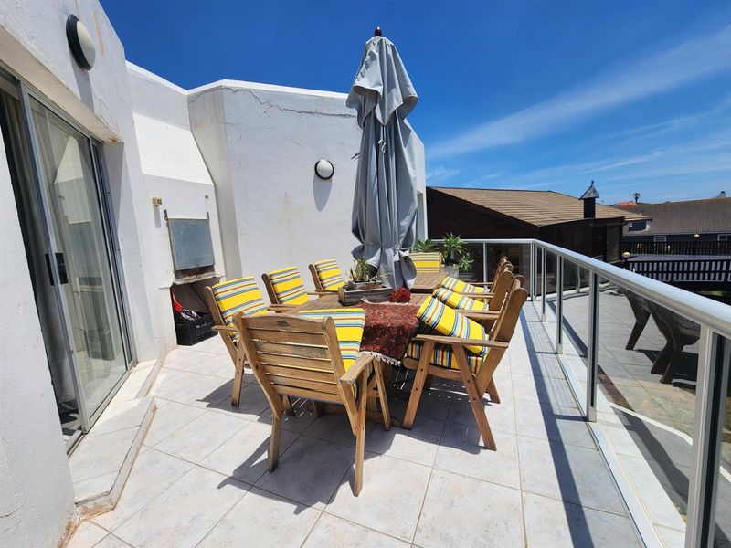 Prestigious 5-Bedroom Coastal Home Offering Elevated Luxury Living - Photo 7