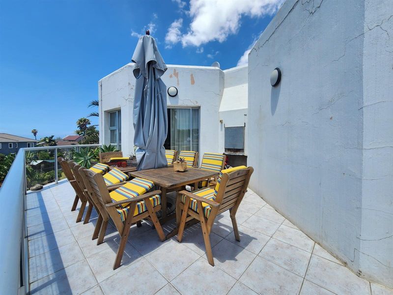 Prestigious 5-Bedroom Coastal Home Offering Elevated Luxury Living - Photo 8