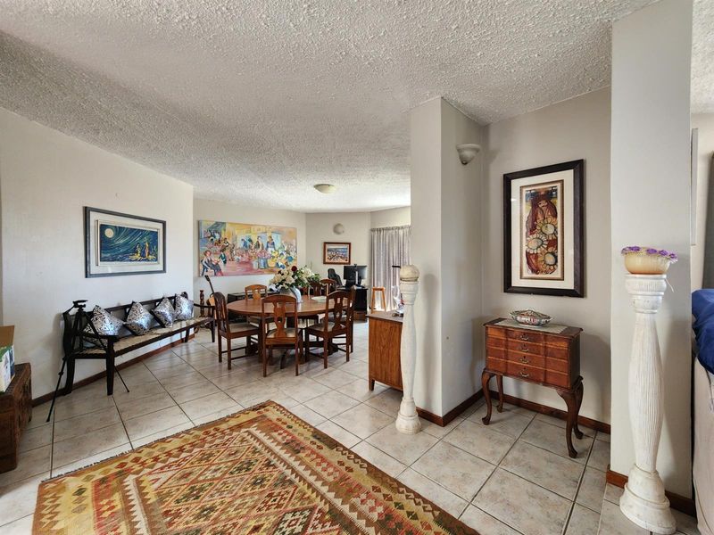 Prestigious 5-Bedroom Coastal Home Offering Elevated Luxury Living - Photo 6