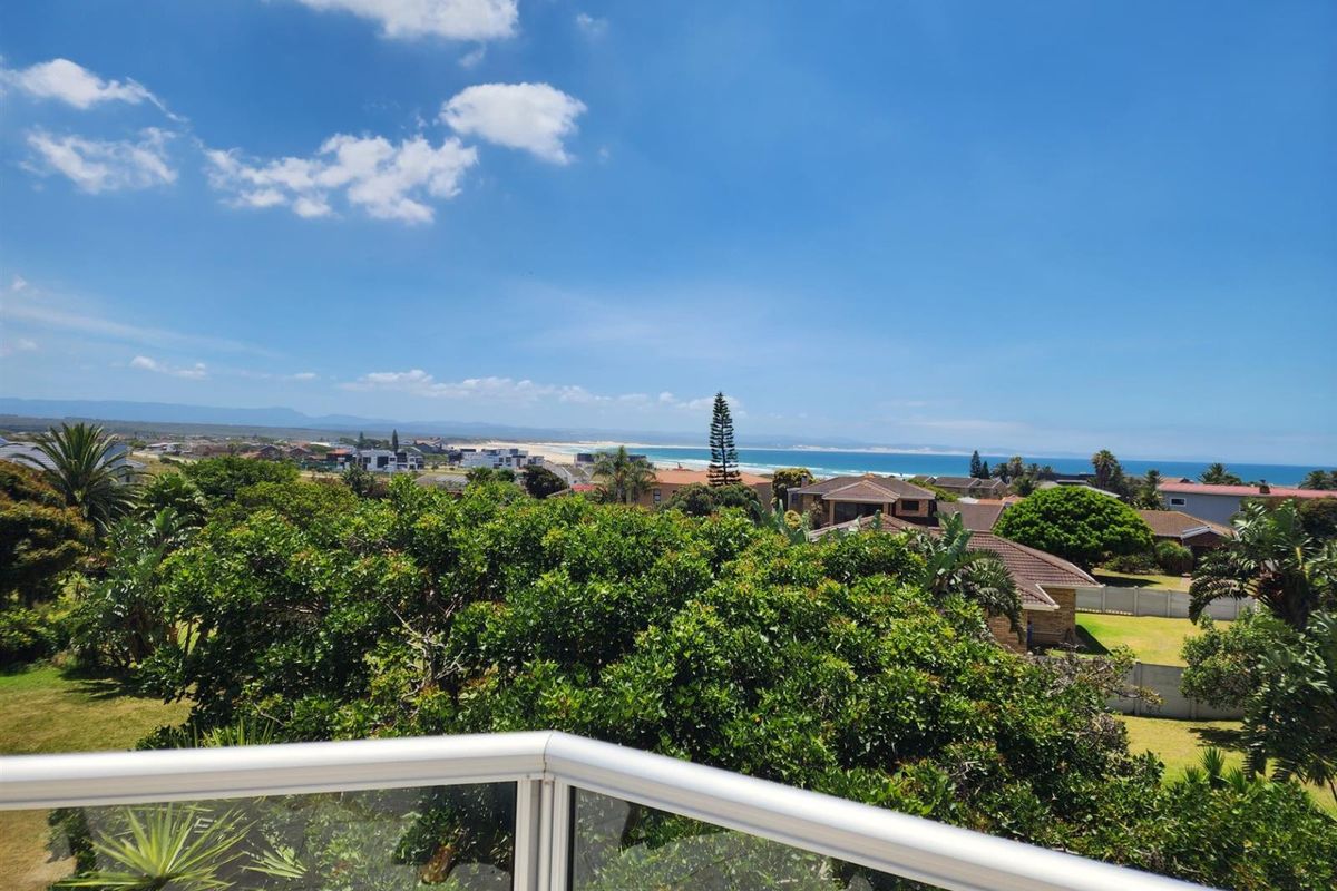 Prestigious 5-Bedroom Coastal Home Offering Elevated Luxury Living - Photo 2