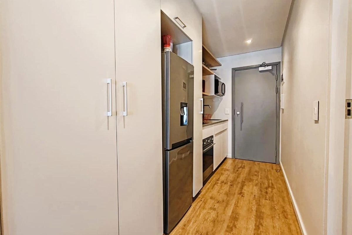 Studio Apartments For Sale in Woodstock, Cape Town - Photo 3