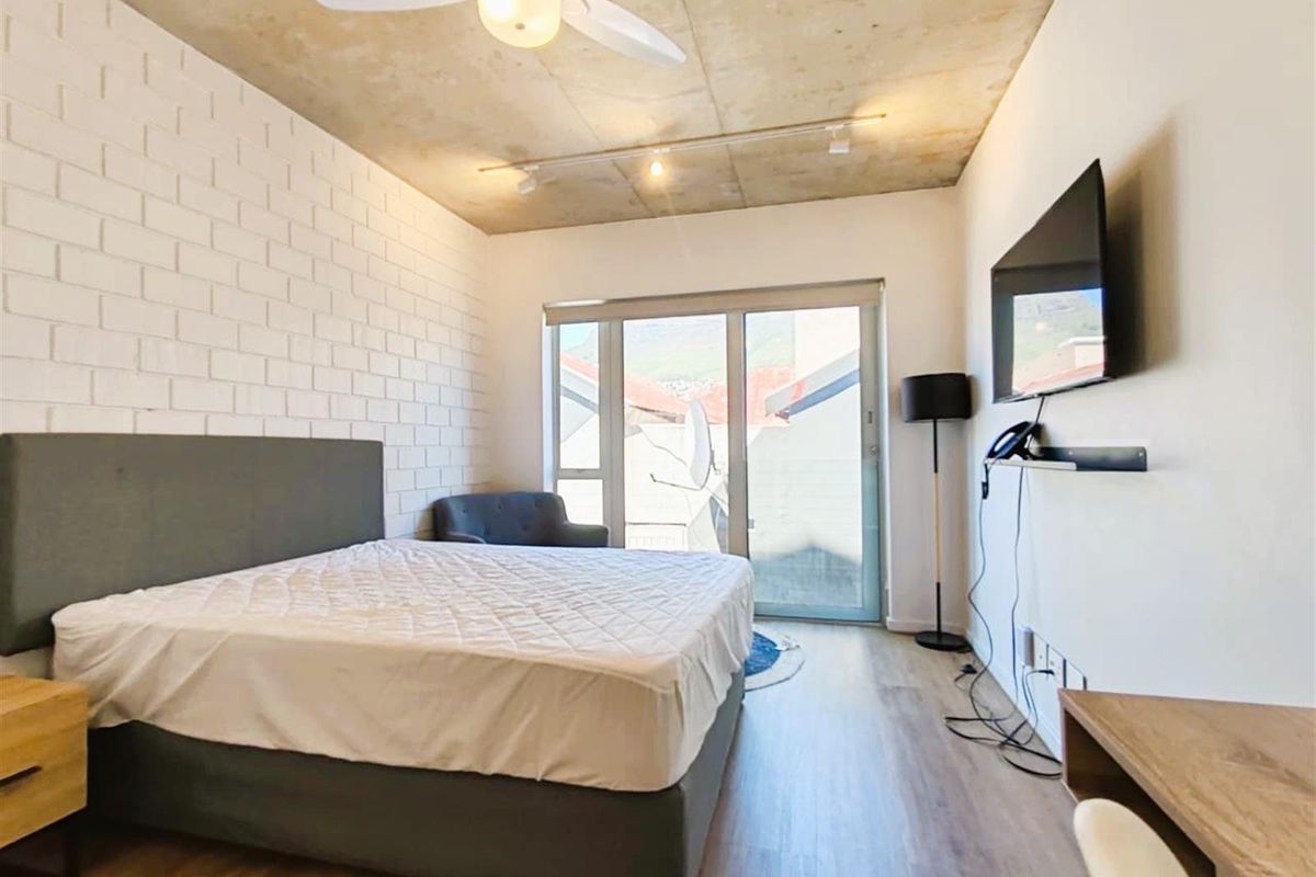 Studio Apartments For Sale in Woodstock, Cape Town - Photo 5