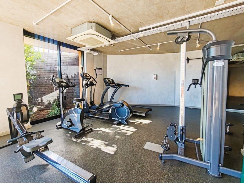 Studio Apartments For Sale in Woodstock, Cape Town - Photo 8