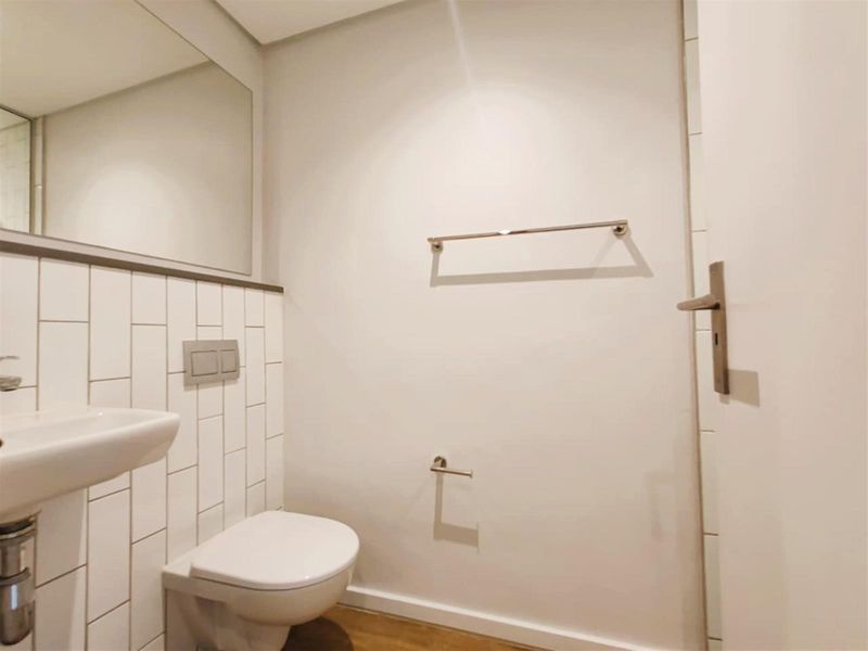 Studio Apartments For Sale in Woodstock, Cape Town - Photo 6