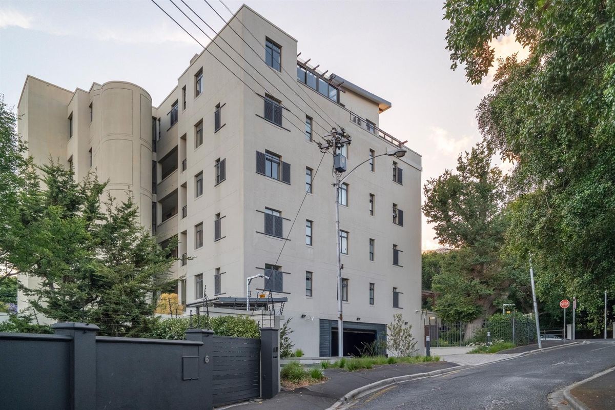 Lock-Up-and-Go 2-Bed in Highly Secure Building - Photo 4