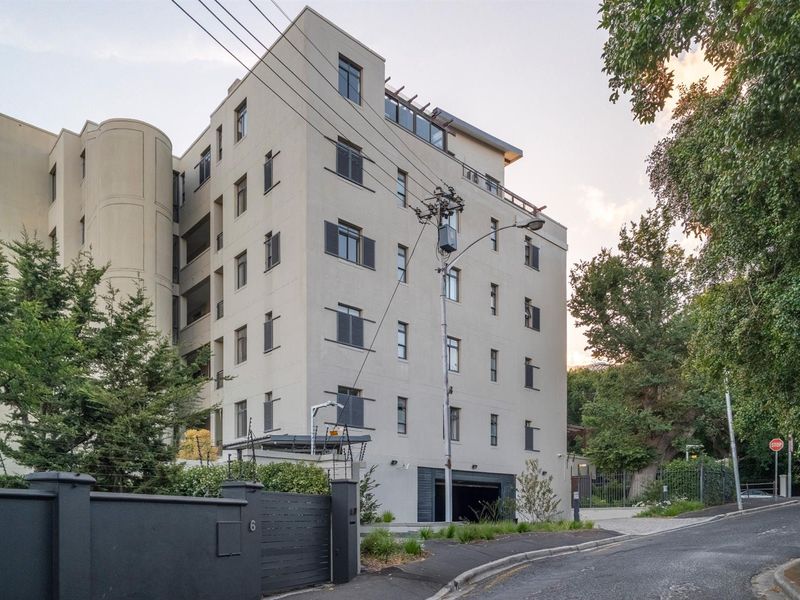 Lock-Up-and-Go 2-Bed in Highly Secure Building - Photo 4