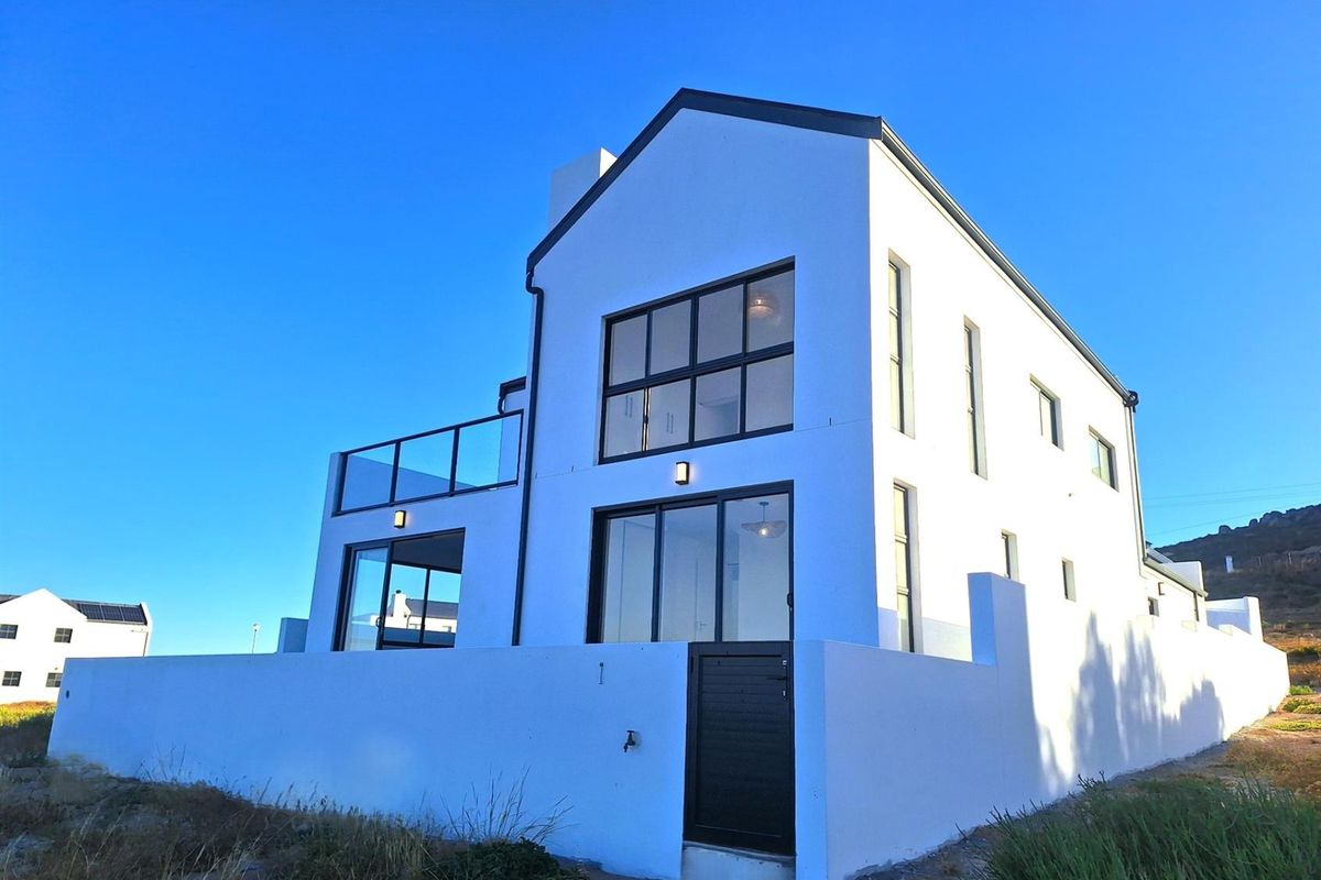 Brand New show-stopping Beachfront Home - a Coastal Gem. - Photo 2