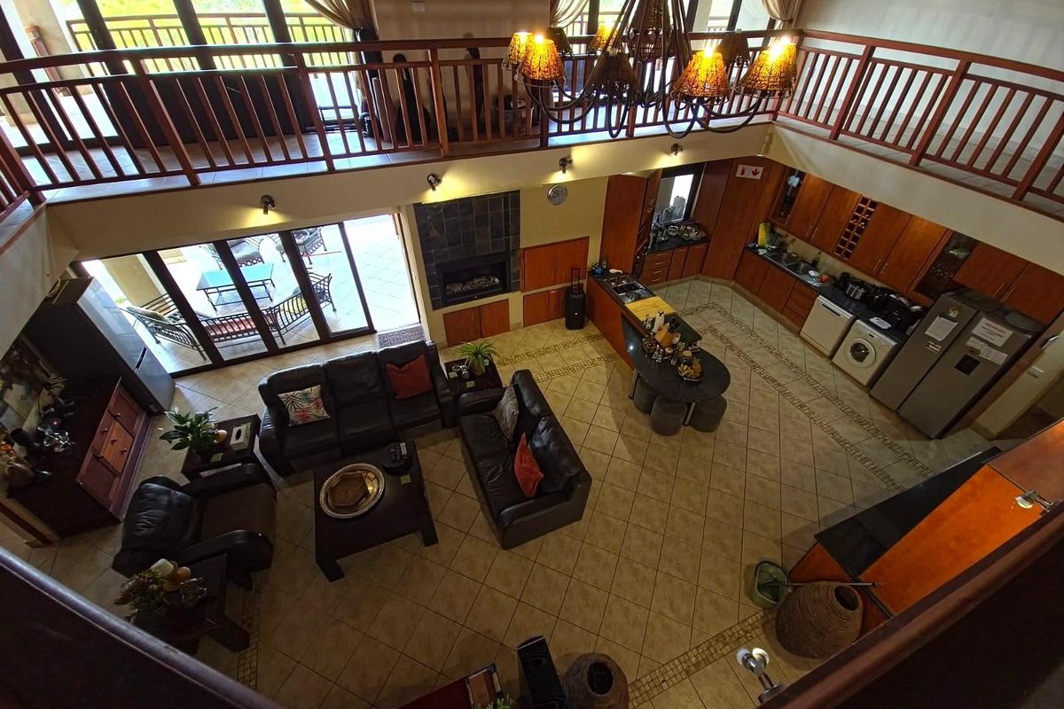 6-Bedroom Lodge In Zebula Golf Estate with spectacular views - Photo 4