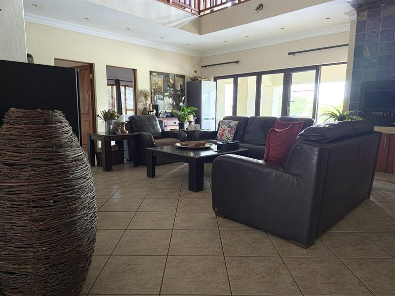 6-Bedroom Lodge In Zebula Golf Estate with spectacular views - Photo 3