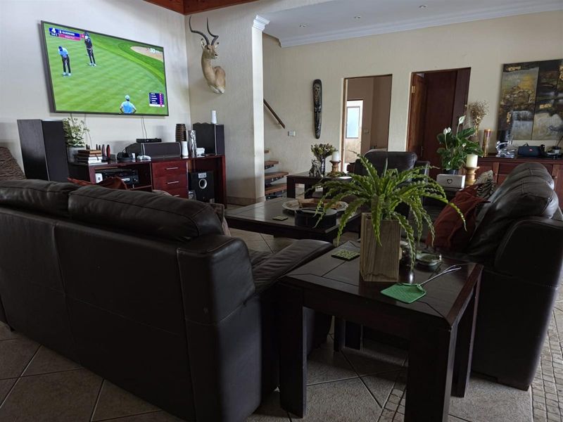 6-Bedroom Lodge In Zebula Golf Estate with spectacular views - Photo 2