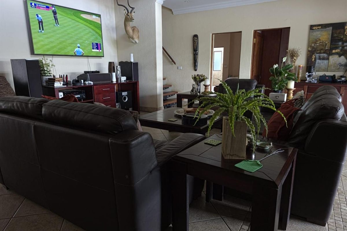 6-Bedroom Lodge In Zebula Golf Estate with spectacular views - Photo 2