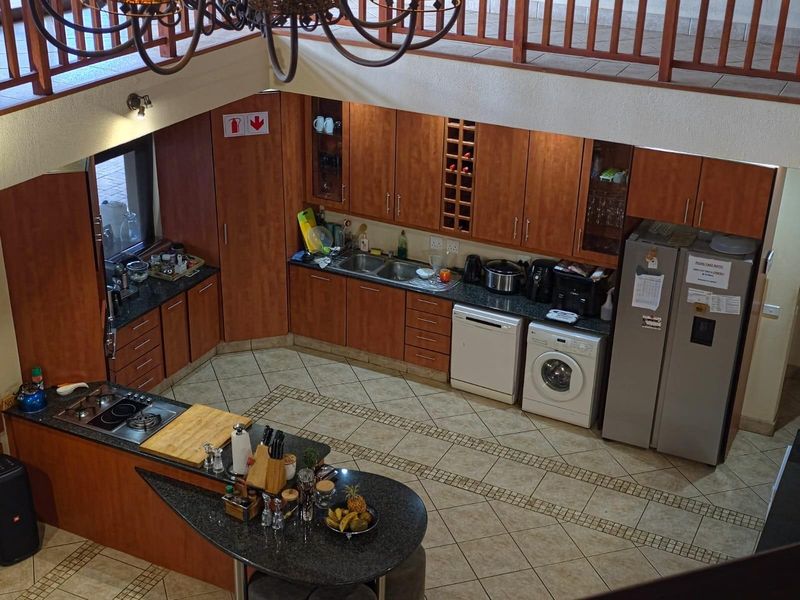 6-Bedroom Lodge In Zebula Golf Estate with spectacular views - Photo 7