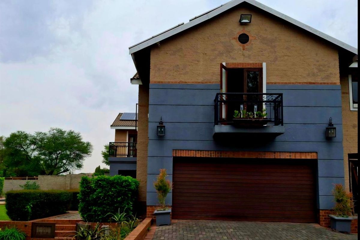 Live the Farm Dream Without Leaving Town - Prestigious 5-Bed Estate Home - Photo 2