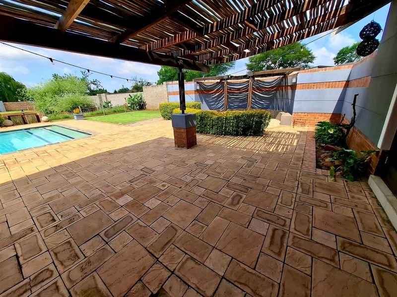 Live the Farm Dream Without Leaving Town - Prestigious 5-Bed Estate Home - Photo 8