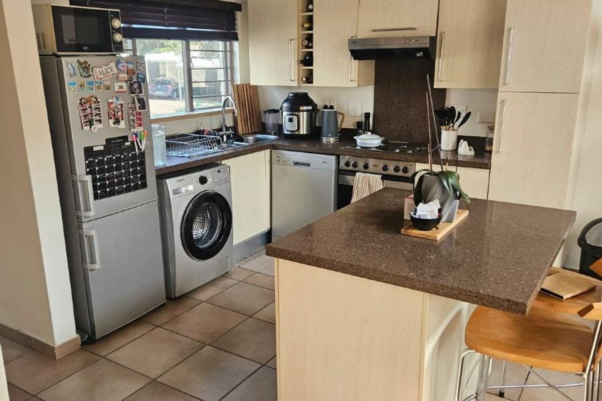 Apartment For Sale in Fourways, Sandton, Price Reduced - Photo 5