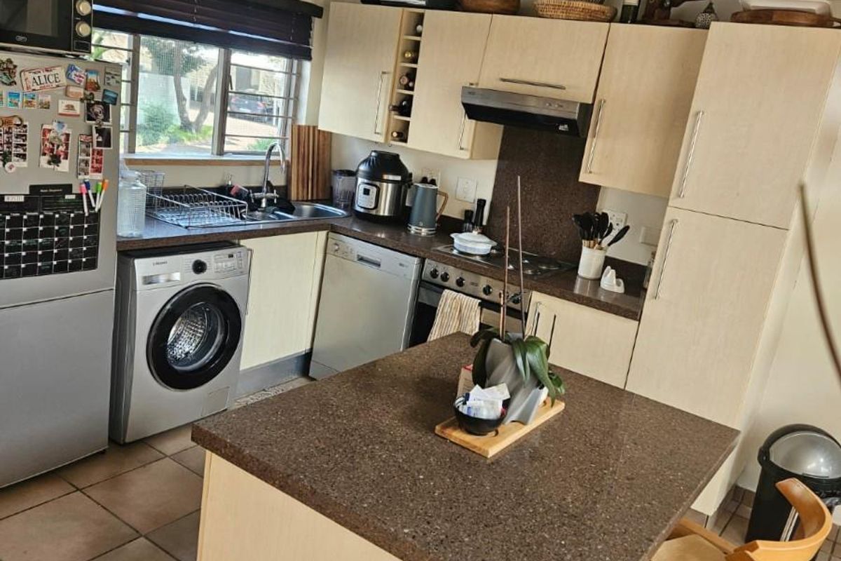 Apartment For Sale in Fourways, Sandton, Price Reduced - Photo 4