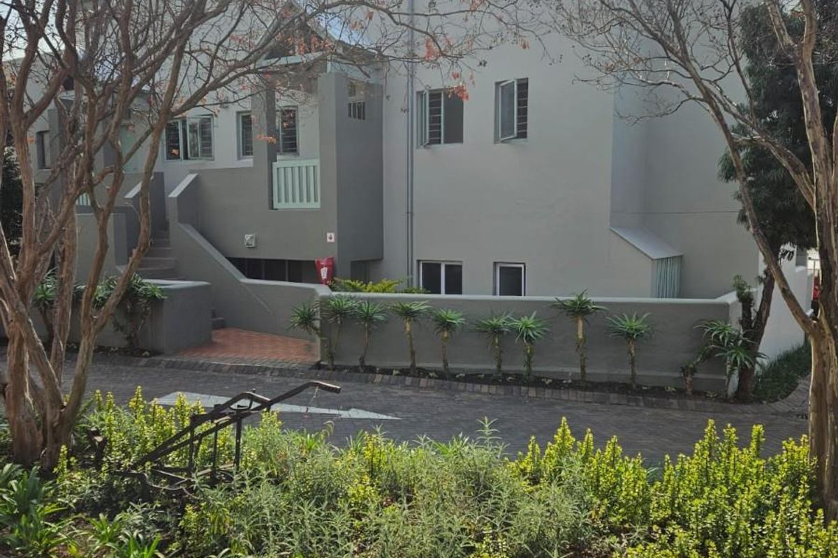 Apartment For Sale in Fourways, Sandton, Price Reduced - Photo 2