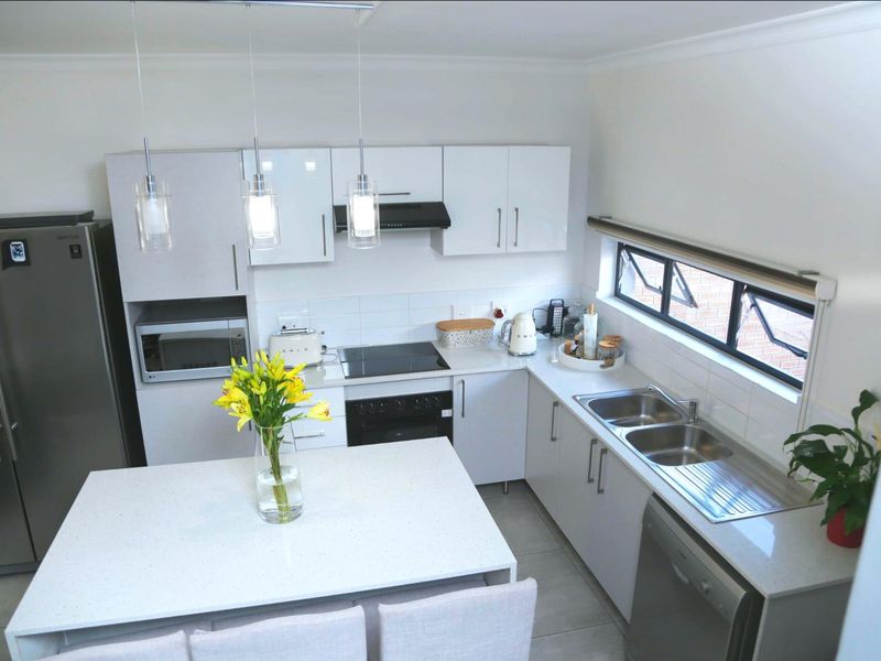 House To Rent in Thatchfield Ridge Estate, Centurion - Photo 2