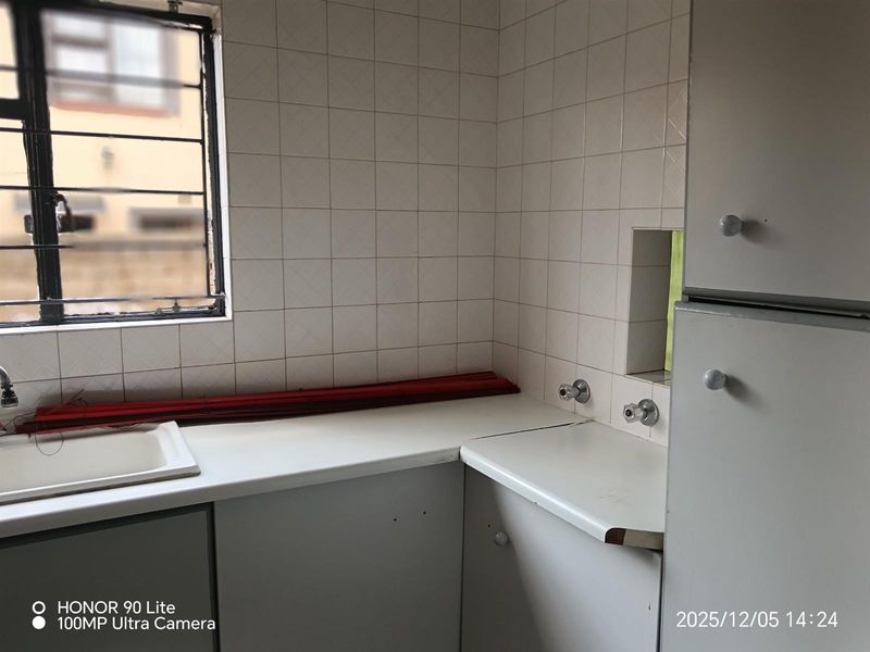 4 Bedroom House For Sale in Diepkloof Zone 3, Diepkloof, Soweto - Photo 3