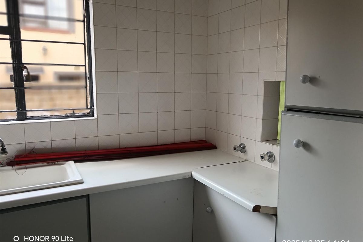 4 Bedroom House For Sale in Diepkloof Zone 3, Diepkloof, Soweto - Photo 3