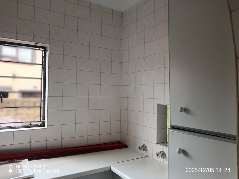 4 Bedroom House For Sale in Diepkloof Zone 3, Diepkloof, Soweto - Photo 2