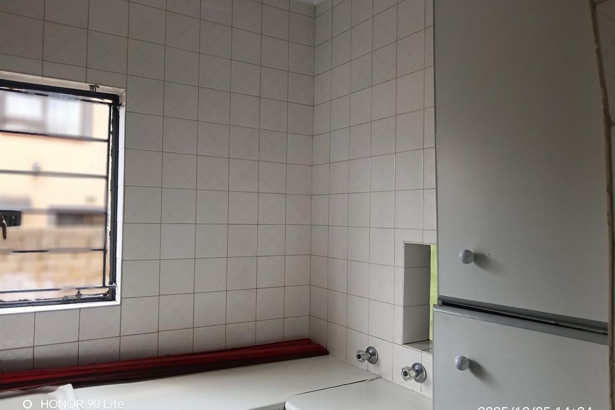 4 Bedroom House For Sale in Diepkloof Zone 3, Diepkloof, Soweto - Photo 2