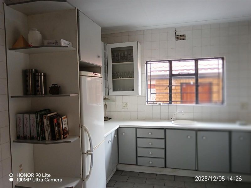 4 Bedroom House For Sale in Diepkloof Zone 3, Diepkloof, Soweto - Photo 9