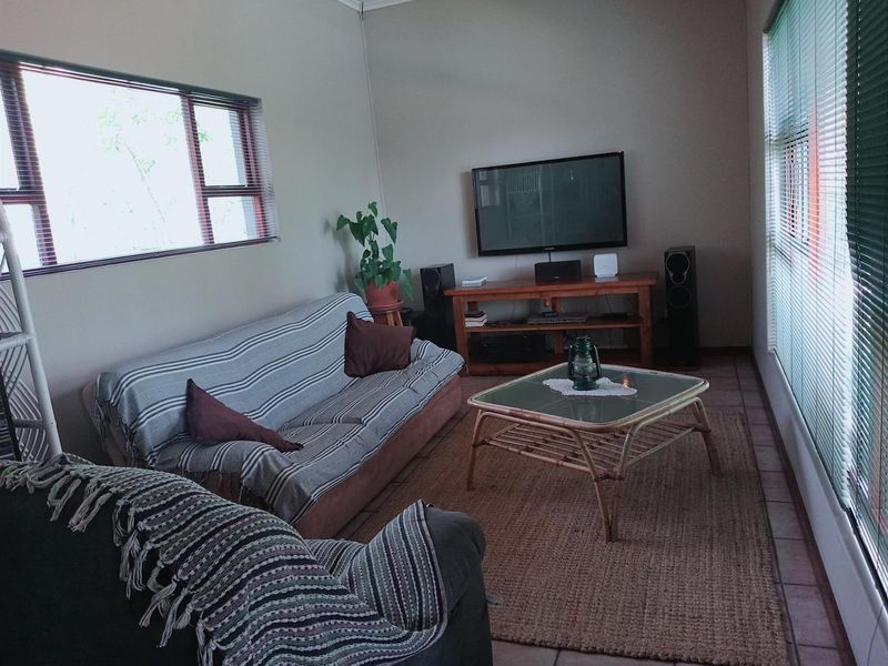 4 BEDROOM GEM IN VANES ESTATE. MOVE IN READY - Photo 8