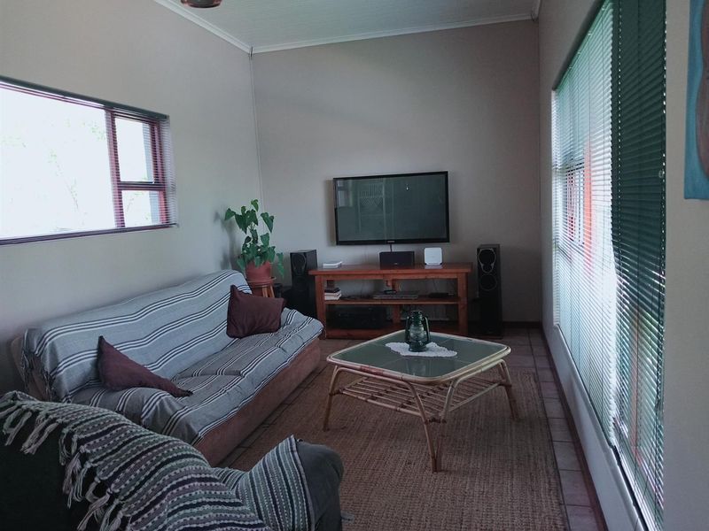 4 BEDROOM GEM IN VANES ESTATE. MOVE IN READY - Photo 7