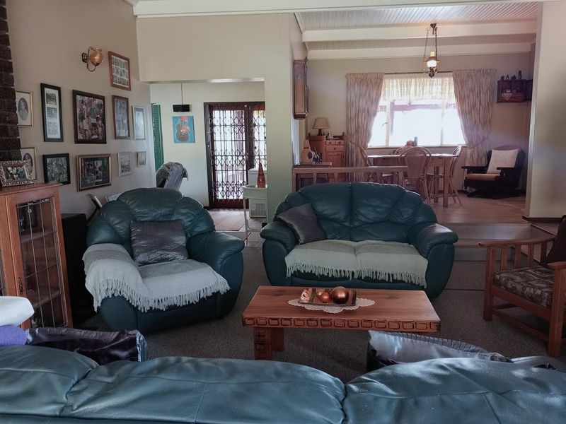 4 BEDROOM GEM IN VANES ESTATE. MOVE IN READY - Photo 6