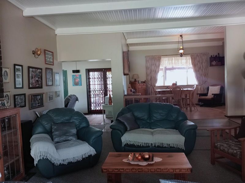 4 BEDROOM GEM IN VANES ESTATE. MOVE IN READY - Photo 5