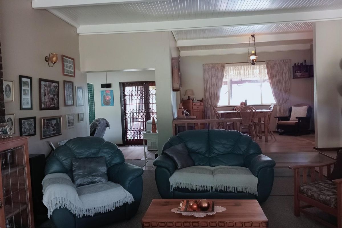 4 BEDROOM GEM IN VANES ESTATE. MOVE IN READY - Photo 5