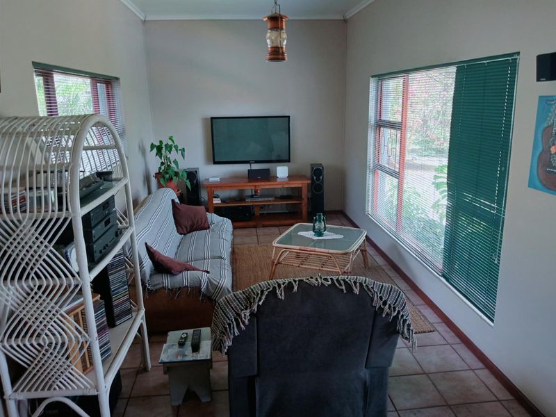 4 BEDROOM GEM IN VANES ESTATE. MOVE IN READY - Photo 9