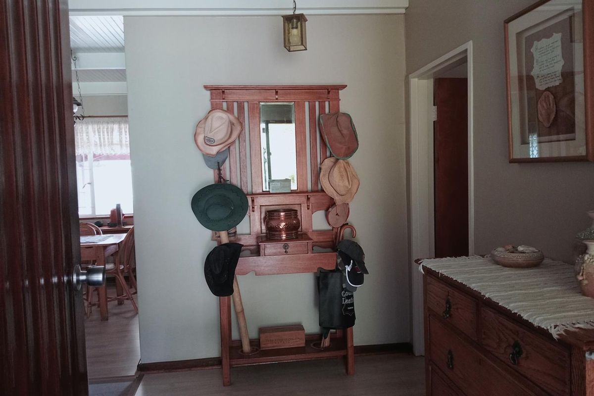 4 BEDROOM GEM IN VANES ESTATE. MOVE IN READY - Photo 3