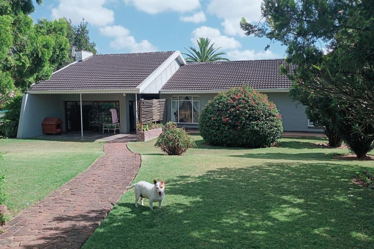 4 BEDROOM GEM IN VANES ESTATE. MOVE IN READY - Photo 2