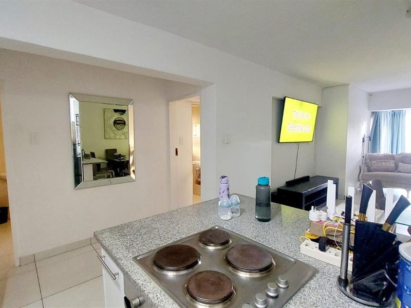 Upmarket 3-Bedroom, 2-Bathroom Ground Floor Unit with Double Garage and Lapa in Wapadrand - Photo 7