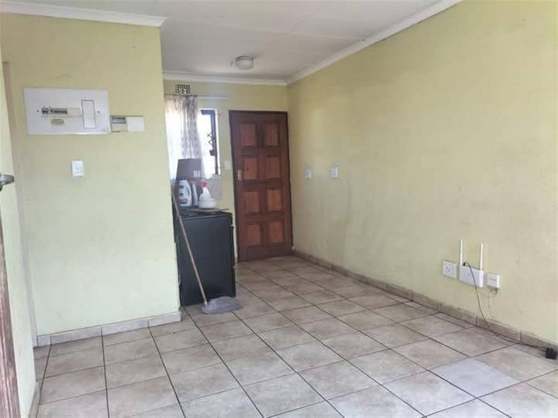 House For Sale in Vanderbijlpark CE, Vanderbijlpark - Photo 2